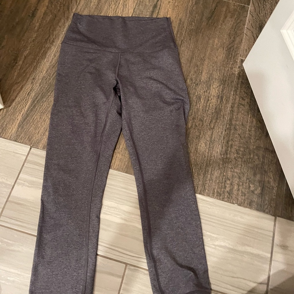 Heathered grey lululemon wunder under leggings